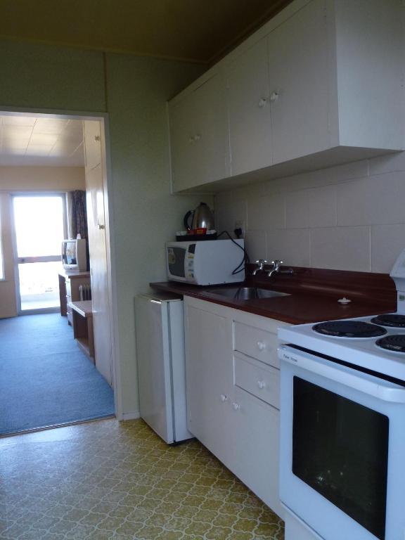 Lakeside Motel Queenstown Room photo
