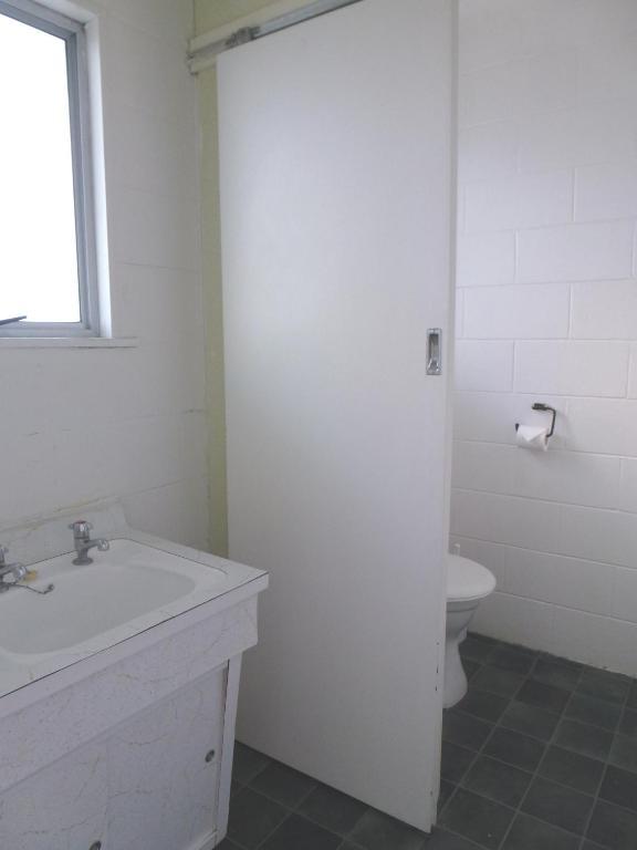 Lakeside Motel Queenstown Room photo