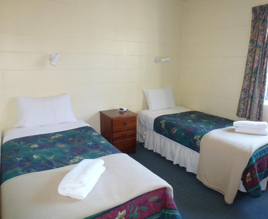 Lakeside Motel Queenstown Room photo